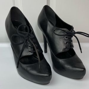 ALDO contemporary tie front stiletto. SZ 38